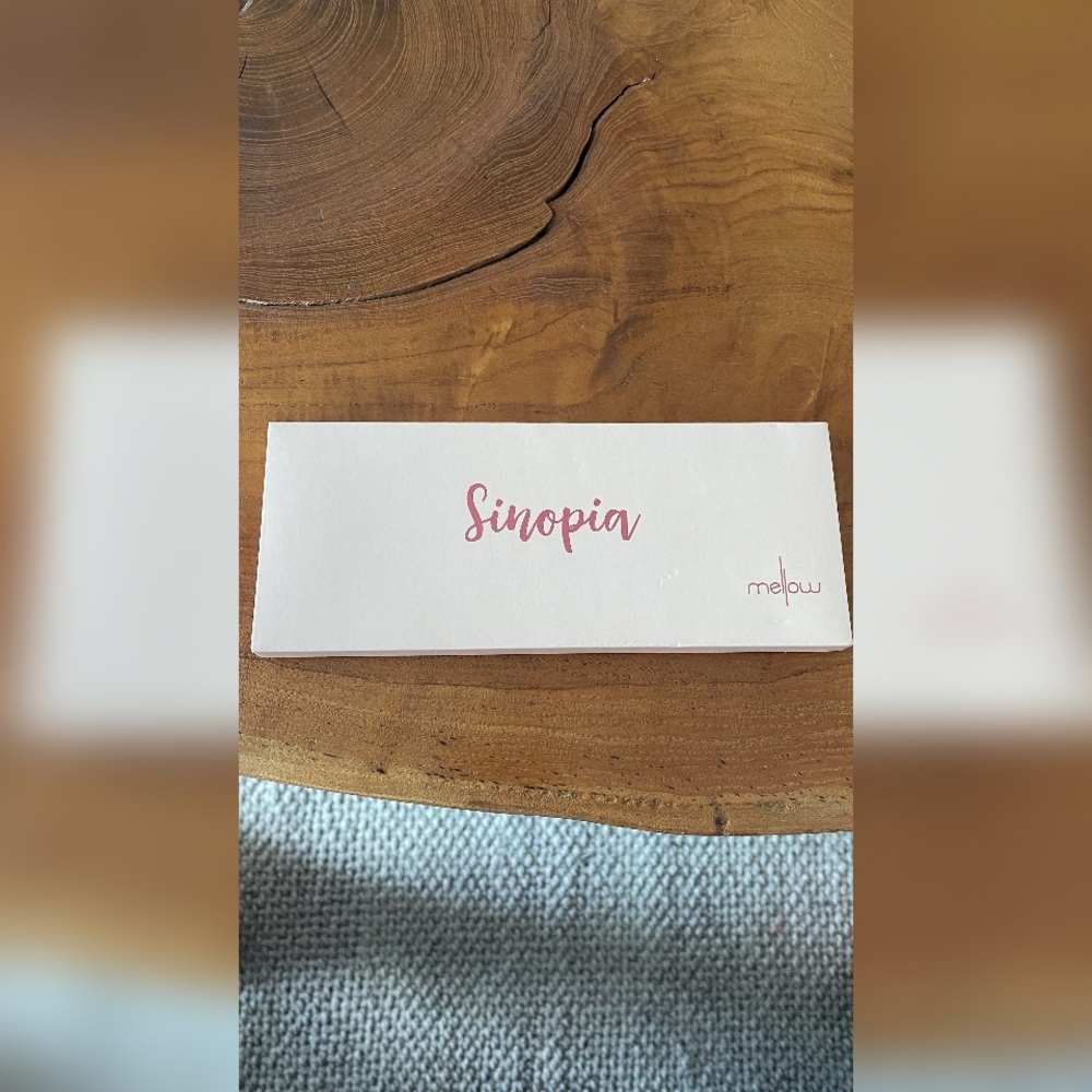 Mellow Sinopia Eyeshadow Palette